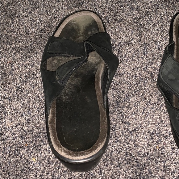 Sandles - Picture 2 of 3